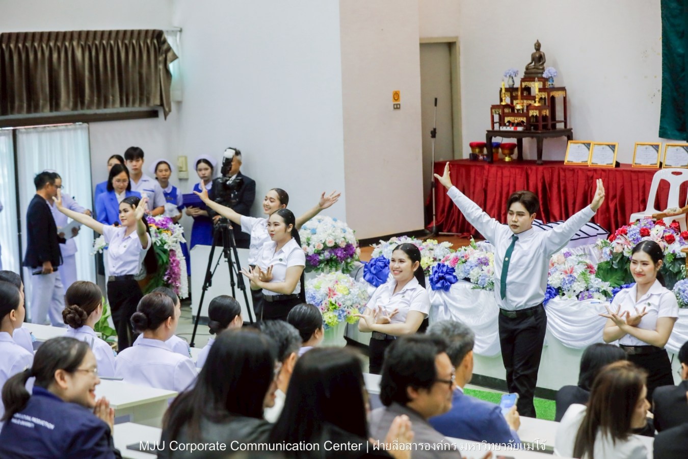 พยาบาลแม่โจ้ รุ่น 1 ประดับแถบหมวก-รับเข็มวิทยฐานะ พร้อมก้าวสู่พยาบาลวิชาชีพอย่างเป็นทางการ