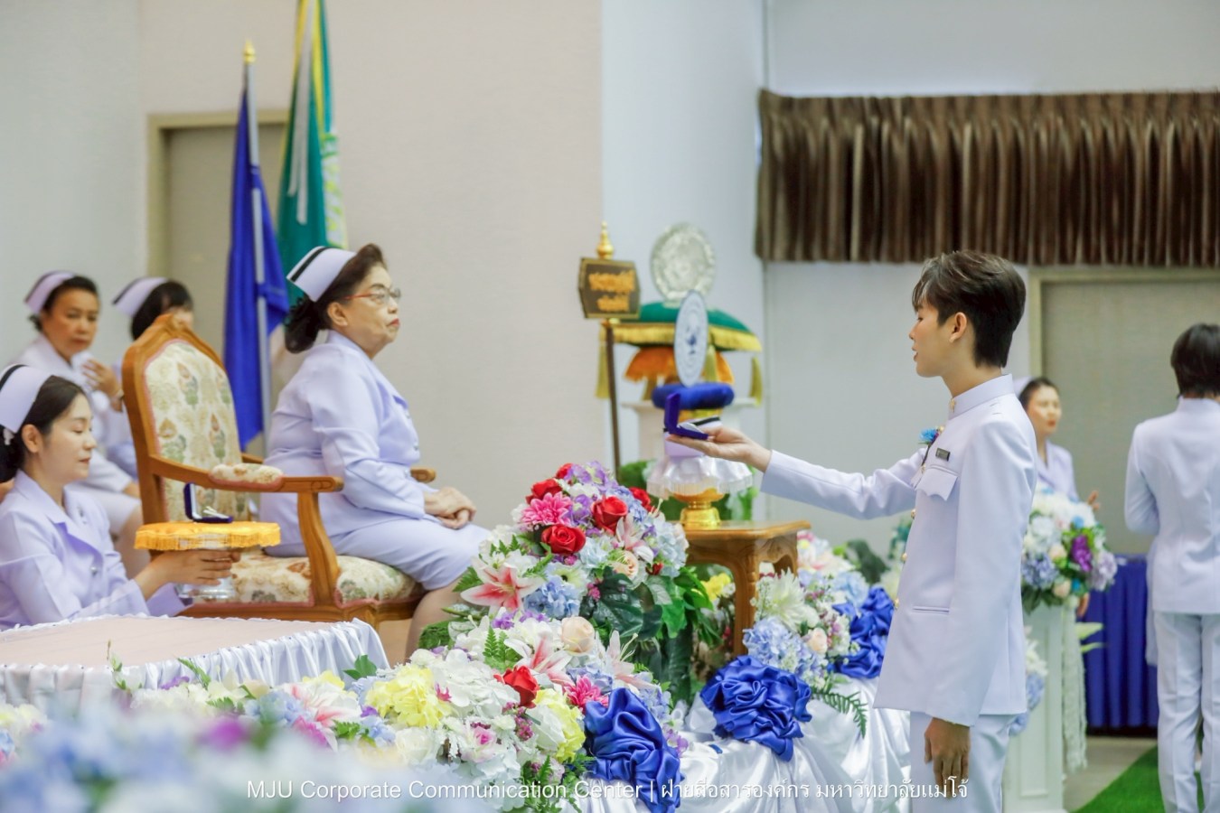 พยาบาลแม่โจ้ รุ่น 1 ประดับแถบหมวก-รับเข็มวิทยฐานะ พร้อมก้าวสู่พยาบาลวิชาชีพอย่างเป็นทางการ