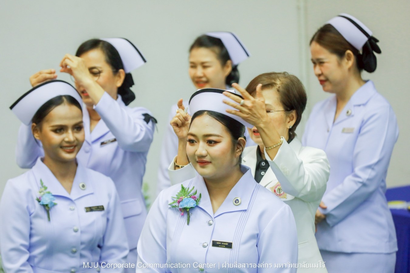 พยาบาลแม่โจ้ รุ่น 1 ประดับแถบหมวก-รับเข็มวิทยฐานะ พร้อมก้าวสู่พยาบาลวิชาชีพอย่างเป็นทางการ