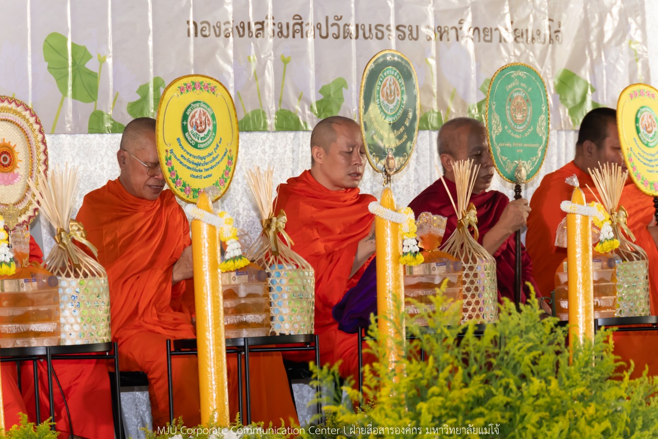 ม.แม่โจ้ ทำนุบำรุงพระพุทธศาสนา จัดถวายเทียนพรรษา 9 วัด
