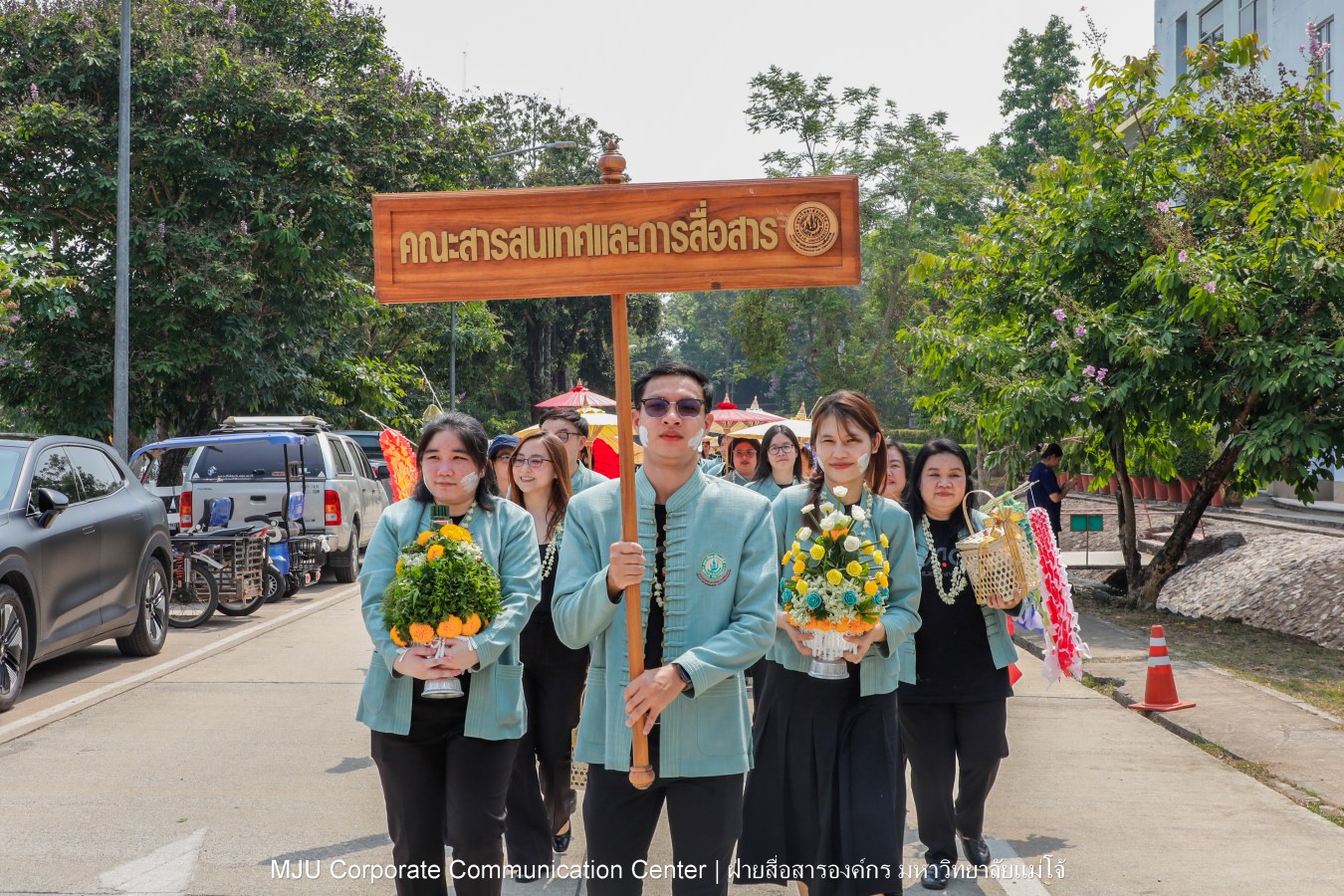 ชาวแม่โจ้ ร่วมพิธีดำหัวผู้อาวุโสและอธิการบดี ประจำปี 2569  สืบสานป๋าเวณี ปี๋ใหม่เมือง