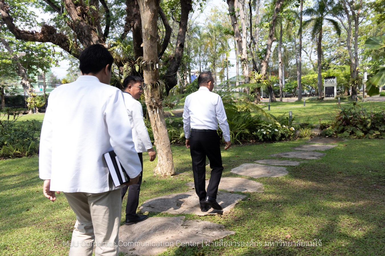 รองปลัดกระทรวงมหาดไทย สักการะสิ่งศักดิ์ ม.แม่โจ้