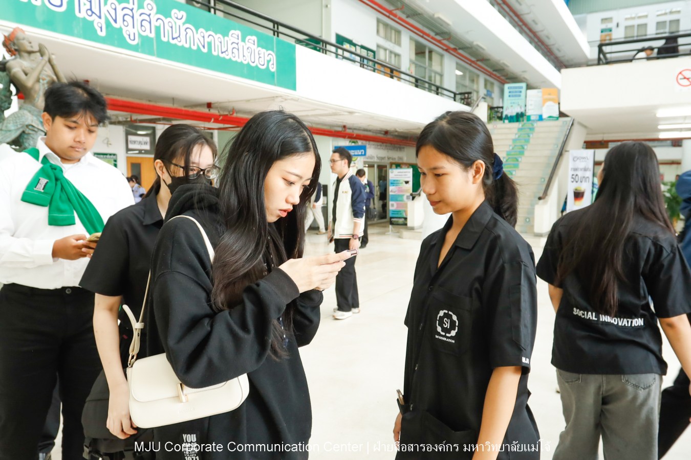 Congratulations    บรรยากาศ      บัณฑิตแม่โจ้ รายงานตัวเตรียมเข้าพิธีพระราชทานปริญญาบัตร ครั้งที่ 48