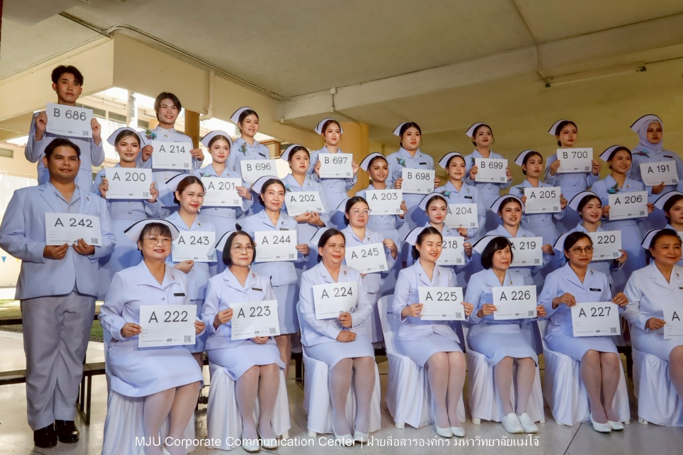 พยาบาลแม่โจ้ รุ่น 1 ประดับแถบหมวก-รับเข็มวิทยฐานะ พร้อมก้าวสู่พยาบาลวิชาชีพอย่างเป็นทางการ