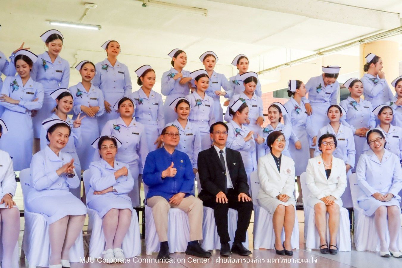 พยาบาลแม่โจ้ รุ่น 1 ประดับแถบหมวก-รับเข็มวิทยฐานะ พร้อมก้าวสู่พยาบาลวิชาชีพอย่างเป็นทางการ