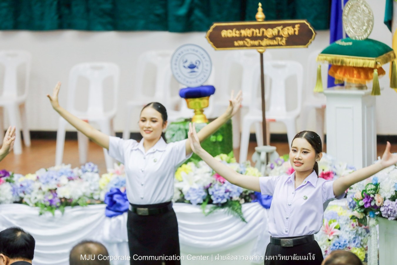 พยาบาลแม่โจ้ รุ่น 1 ประดับแถบหมวก-รับเข็มวิทยฐานะ พร้อมก้าวสู่พยาบาลวิชาชีพอย่างเป็นทางการ