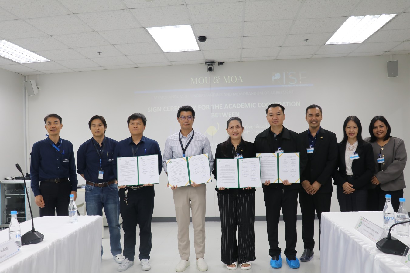 คณะวิทยาศาสตร์ มหาวิทยาลัยแม่โจ้ จับมือ บริษัท โฮยา ลำพูน จำกัด (HLAM)  ร่วมวิจัยรีไซเคิลเศษพลาสติก มุ่งเป้าความยั่งยืนตามแนวคิด ESG