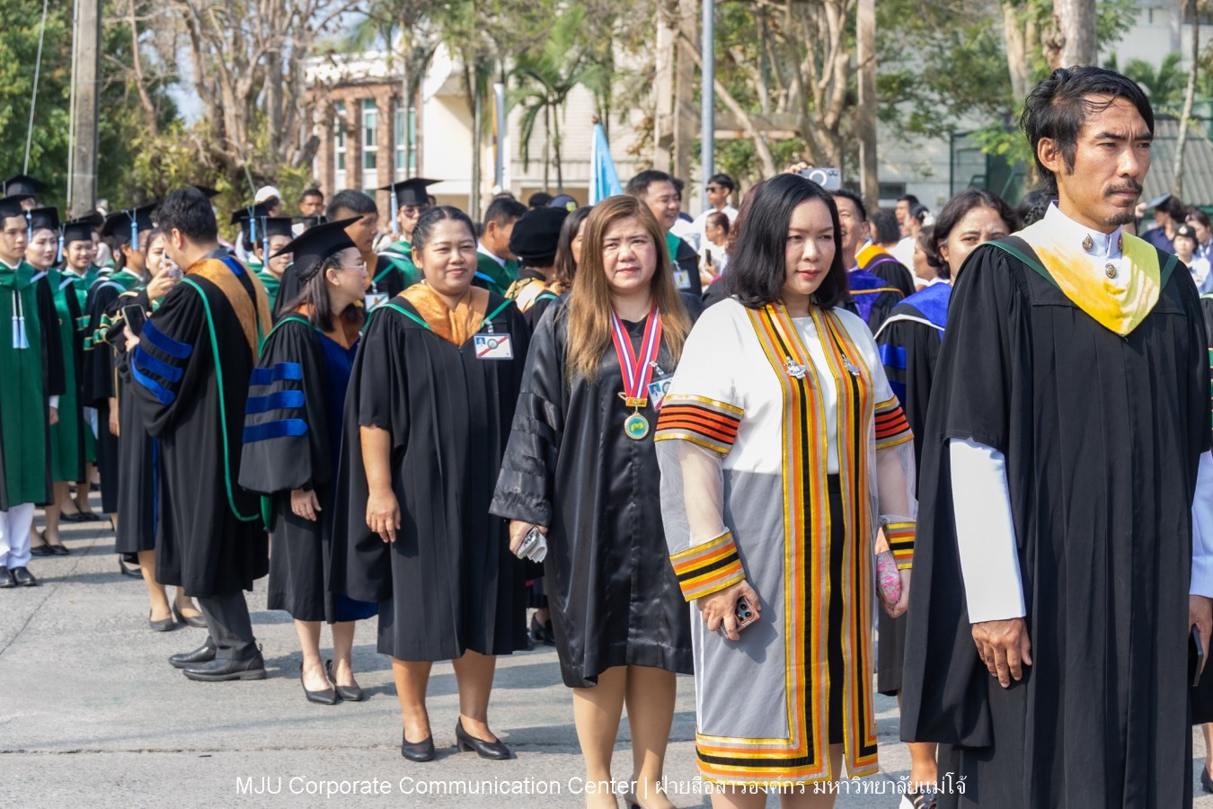 บรรยากาศ พิธีพระราชทานปริญญาบัตร มหาวิทยาลัยแม่โจ้ ประจำปีการศึกษา2567-2568 ครั้งที่ 48  ในวันที่ 19 กุมภาพันธ์ พ.ศ.2569 ณ ศูนย์กีฬาเฉลิมพระเกียรติ มหาวิทยาลัยแม่โจ้
