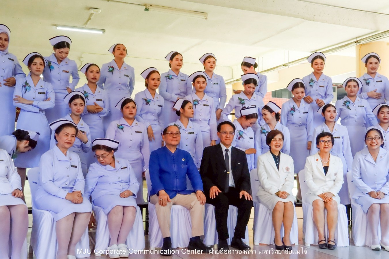 พยาบาลแม่โจ้ รุ่น 1 ประดับแถบหมวก-รับเข็มวิทยฐานะ พร้อมก้าวสู่พยาบาลวิชาชีพอย่างเป็นทางการ