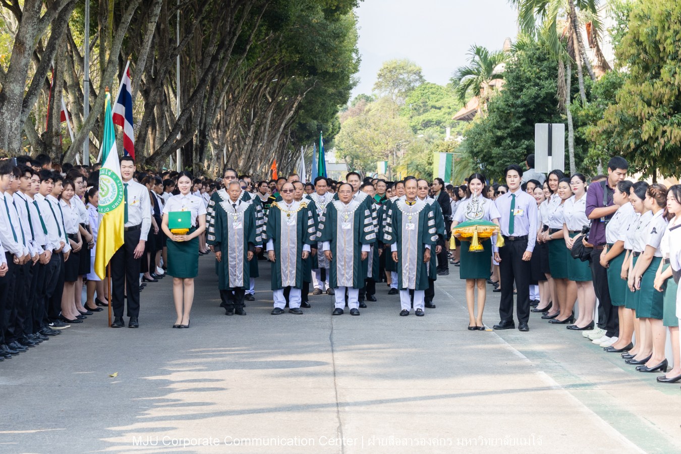 บรรยากาศ พิธีพระราชทานปริญญาบัตร มหาวิทยาลัยแม่โจ้ ประจำปีการศึกษา2567-2568 ครั้งที่ 48  ในวันที่ 19 กุมภาพันธ์ พ.ศ.2569 ณ ศูนย์กีฬาเฉลิมพระเกียรติ มหาวิทยาลัยแม่โจ้