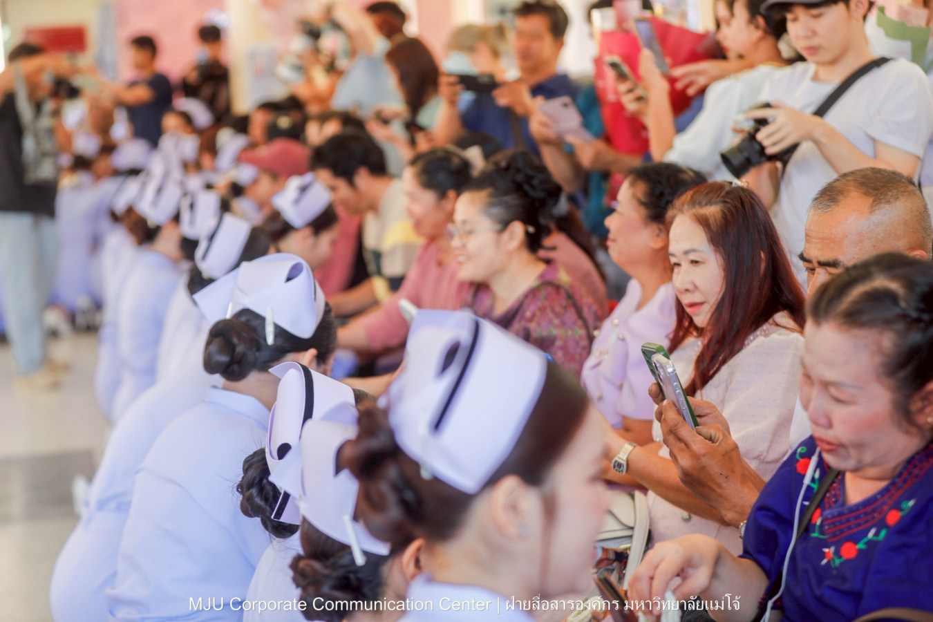 พยาบาลแม่โจ้ รุ่น 1 ประดับแถบหมวก-รับเข็มวิทยฐานะ พร้อมก้าวสู่พยาบาลวิชาชีพอย่างเป็นทางการ