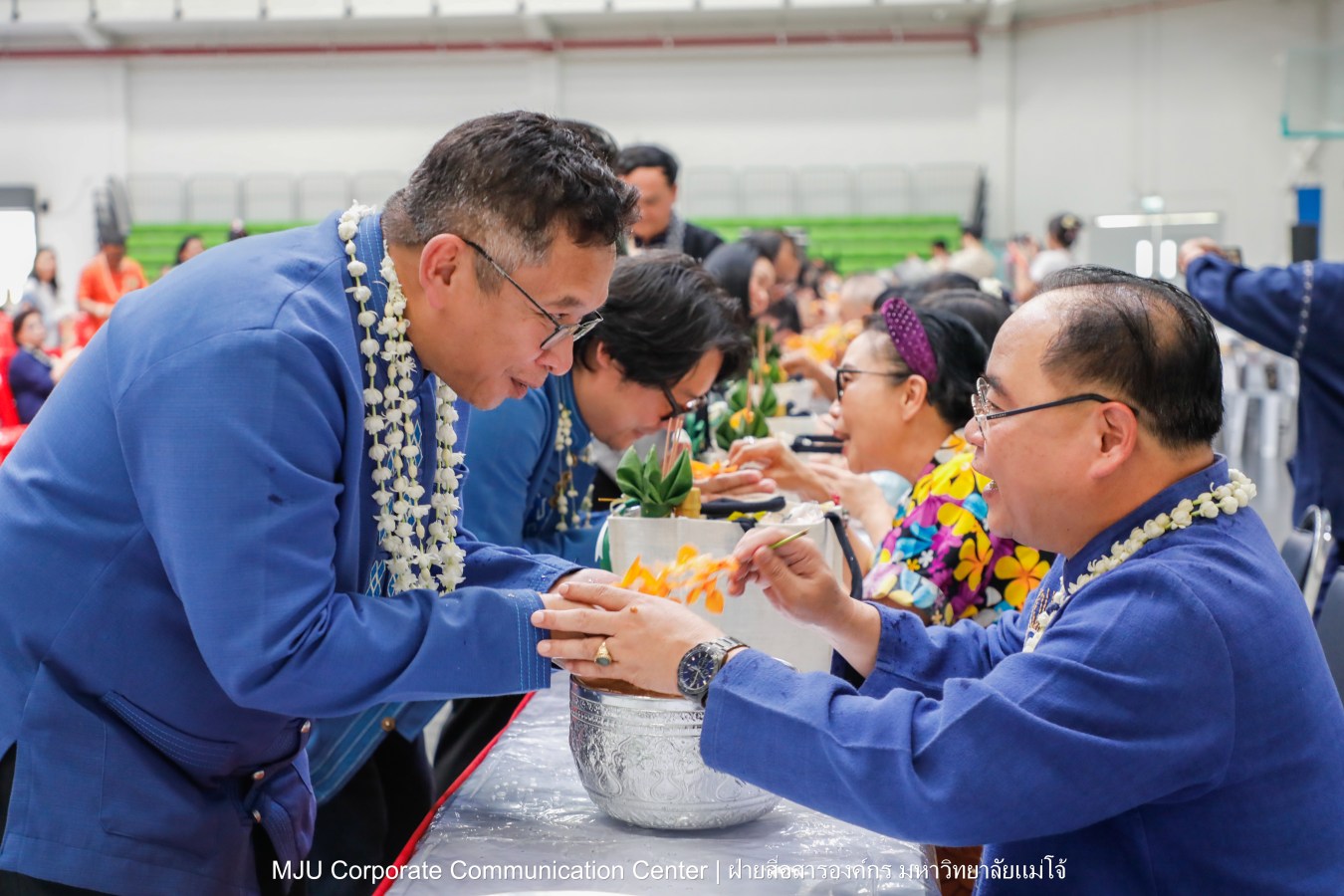 ชาวแม่โจ้ ร่วมพิธีดำหัวผู้อาวุโสและอธิการบดี ประจำปี 2569  สืบสานป๋าเวณี ปี๋ใหม่เมือง