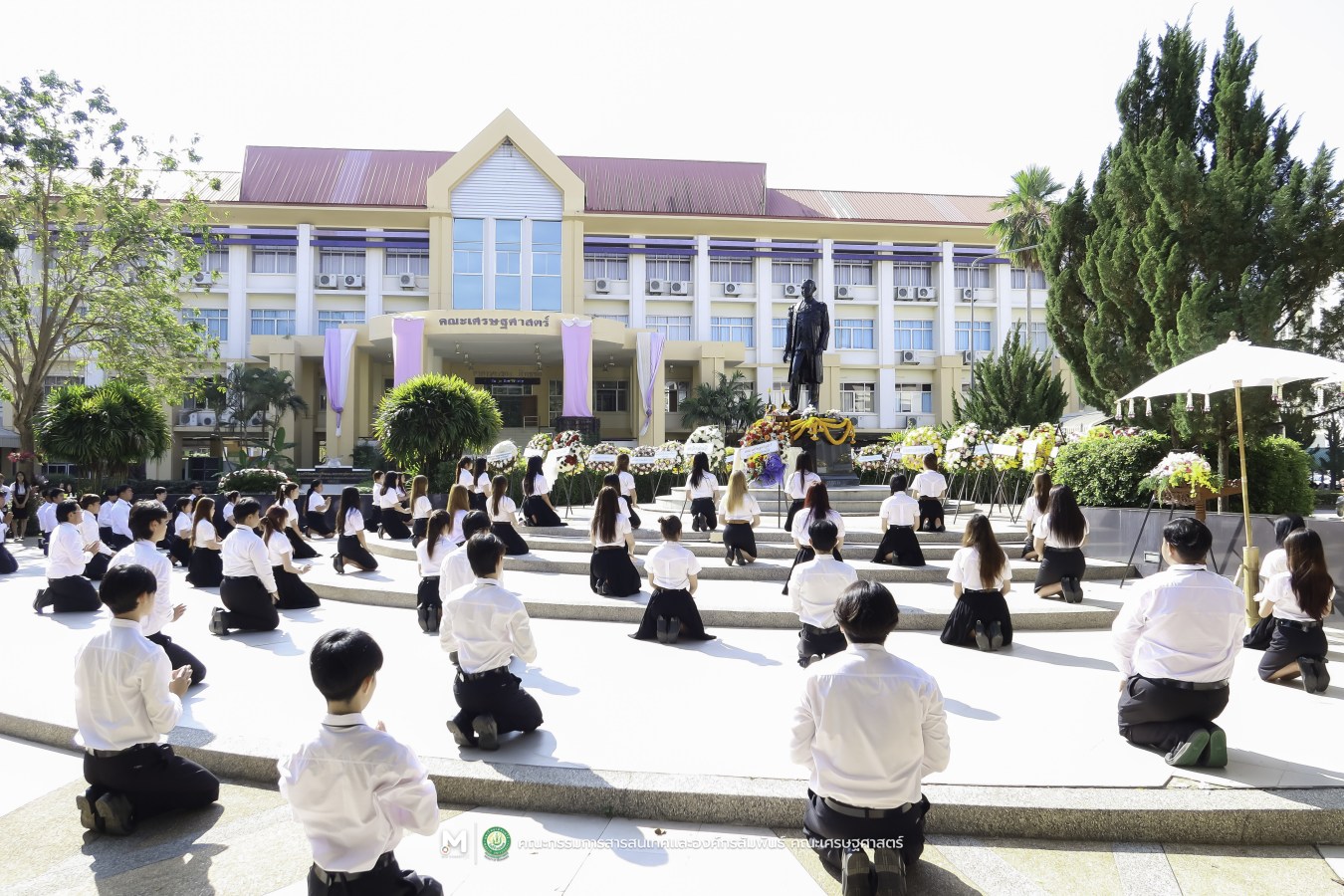 คณะเศรษฐศาสตร์ มหาวิทยาลัยแม่โจ้ ร่วมกับ สันนิบาตสหกรณ์จังหวัดเชียงใหม่ จัดพิธีวางพวงมาลาสักการะ 