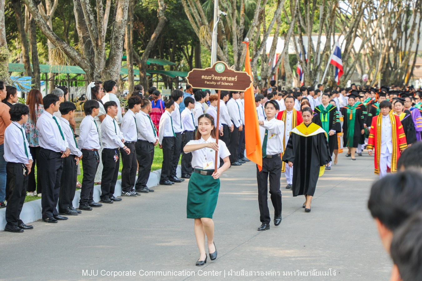 บรรยากาศ พิธีพระราชทานปริญญาบัตร มหาวิทยาลัยแม่โจ้ ประจำปีการศึกษา2567-2568 ครั้งที่ 48  ในวันที่ 19 กุมภาพันธ์ พ.ศ.2569 ณ ศูนย์กีฬาเฉลิมพระเกียรติ มหาวิทยาลัยแม่โจ้
