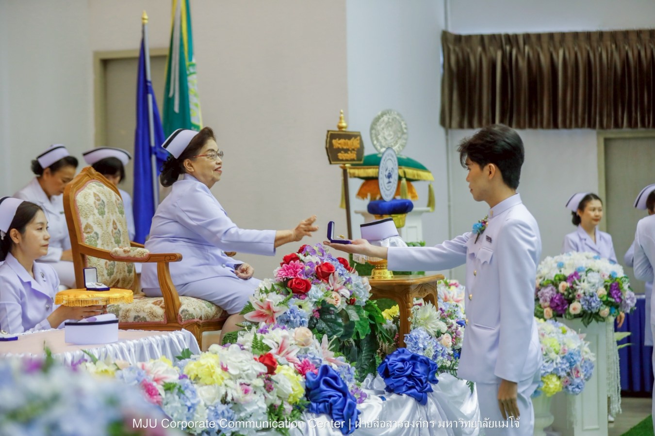 พยาบาลแม่โจ้ รุ่น 1 ประดับแถบหมวก-รับเข็มวิทยฐานะ พร้อมก้าวสู่พยาบาลวิชาชีพอย่างเป็นทางการ