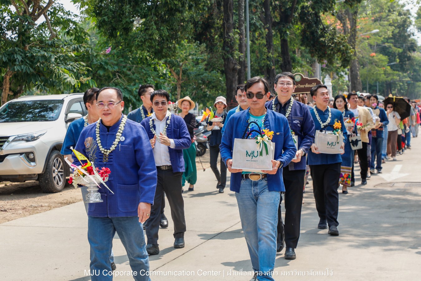 ชาวแม่โจ้ ร่วมพิธีดำหัวผู้อาวุโสและอธิการบดี ประจำปี 2569  สืบสานป๋าเวณี ปี๋ใหม่เมือง