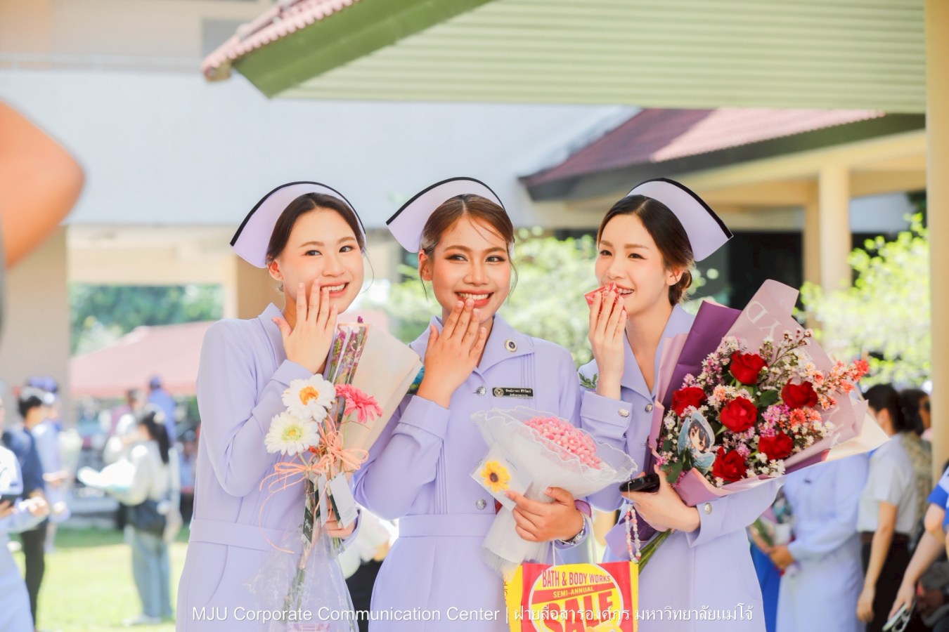 พยาบาลแม่โจ้ รุ่น 1 ประดับแถบหมวก-รับเข็มวิทยฐานะ พร้อมก้าวสู่พยาบาลวิชาชีพอย่างเป็นทางการ