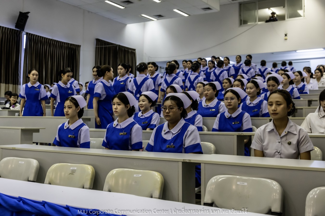 พยาบาลแม่โจ้ รุ่นที่ 3  รับหมวก เข็มเลื่อนชั้นปี และตะเกียงไนติงเกล เตรียมพร้อมออกฝึกปฏิบัติการจริงในสถานพยาบาล