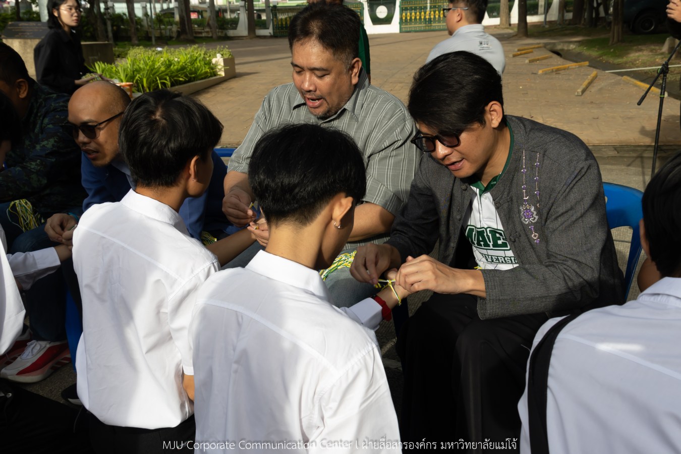 ม.แม่โจ้ เจิมหน้า-ผูกข้อมือ รับขวัญน้องใหม่ลูกแม่โจ้รุ่น 91