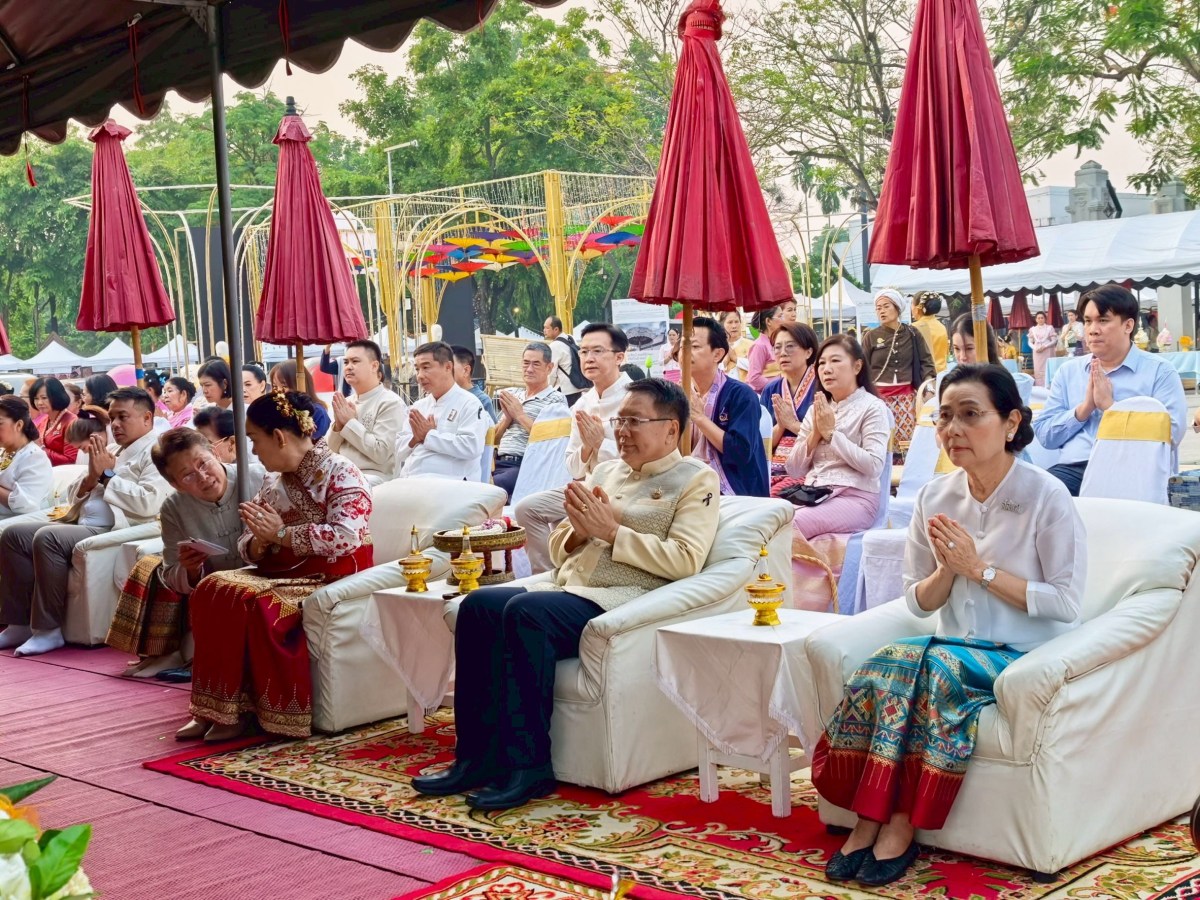 มหาวิทยาลัยแม่โจ้ ร่วมพิธีทำบุญตักบาตร ในงานสมโภช 730 ปี สถาปนาเมืองเชียงใหม่