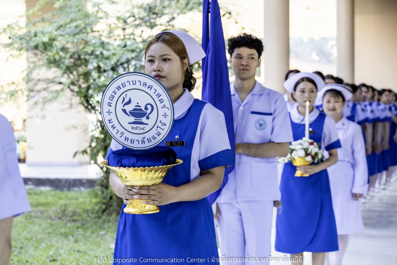 พยาบาลแม่โจ้ รุ่นที่ 3  รับหมวก เข็มเลื่อนชั้นปี และตะเกียงไนติงเกล เตรียมพร้อมออกฝึกปฏิบัติการจริงในสถานพยาบาล