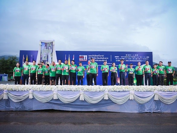 ผู้แทนมหาวิทยาลัย เข้ารับเกียรติบัตร ในฐานะหน่วยงานผู้สนับสนุนกิจกรรม “เดิน วิ่ง ปั่น ป้องกันอัมพาต ครั้งที่ 11”
