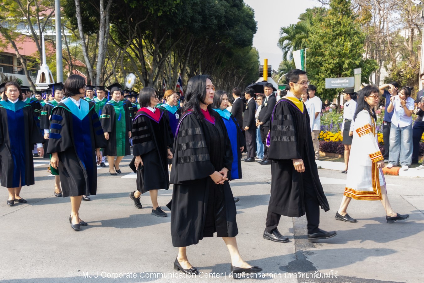 บรรยากาศ พิธีพระราชทานปริญญาบัตร มหาวิทยาลัยแม่โจ้ ประจำปีการศึกษา2567-2568 ครั้งที่ 48  ในวันที่ 19 กุมภาพันธ์ พ.ศ.2569 ณ ศูนย์กีฬาเฉลิมพระเกียรติ มหาวิทยาลัยแม่โจ้