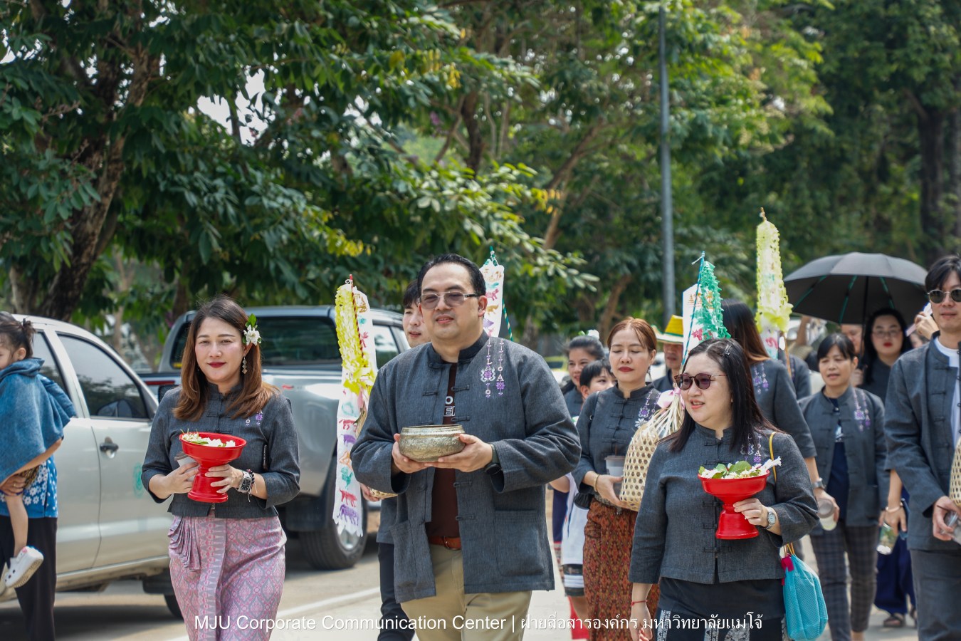 ชาวแม่โจ้ ร่วมพิธีดำหัวผู้อาวุโสและอธิการบดี ประจำปี 2569  สืบสานป๋าเวณี ปี๋ใหม่เมือง