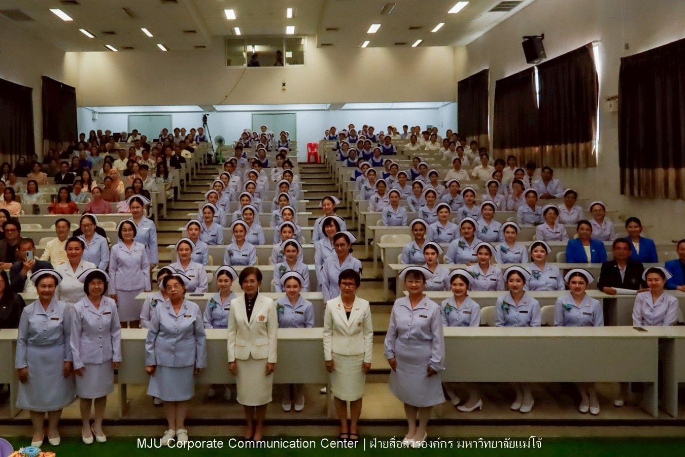 พยาบาลแม่โจ้ รุ่น 1 ประดับแถบหมวก-รับเข็มวิทยฐานะ พร้อมก้าวสู่พยาบาลวิชาชีพอย่างเป็นทางการ