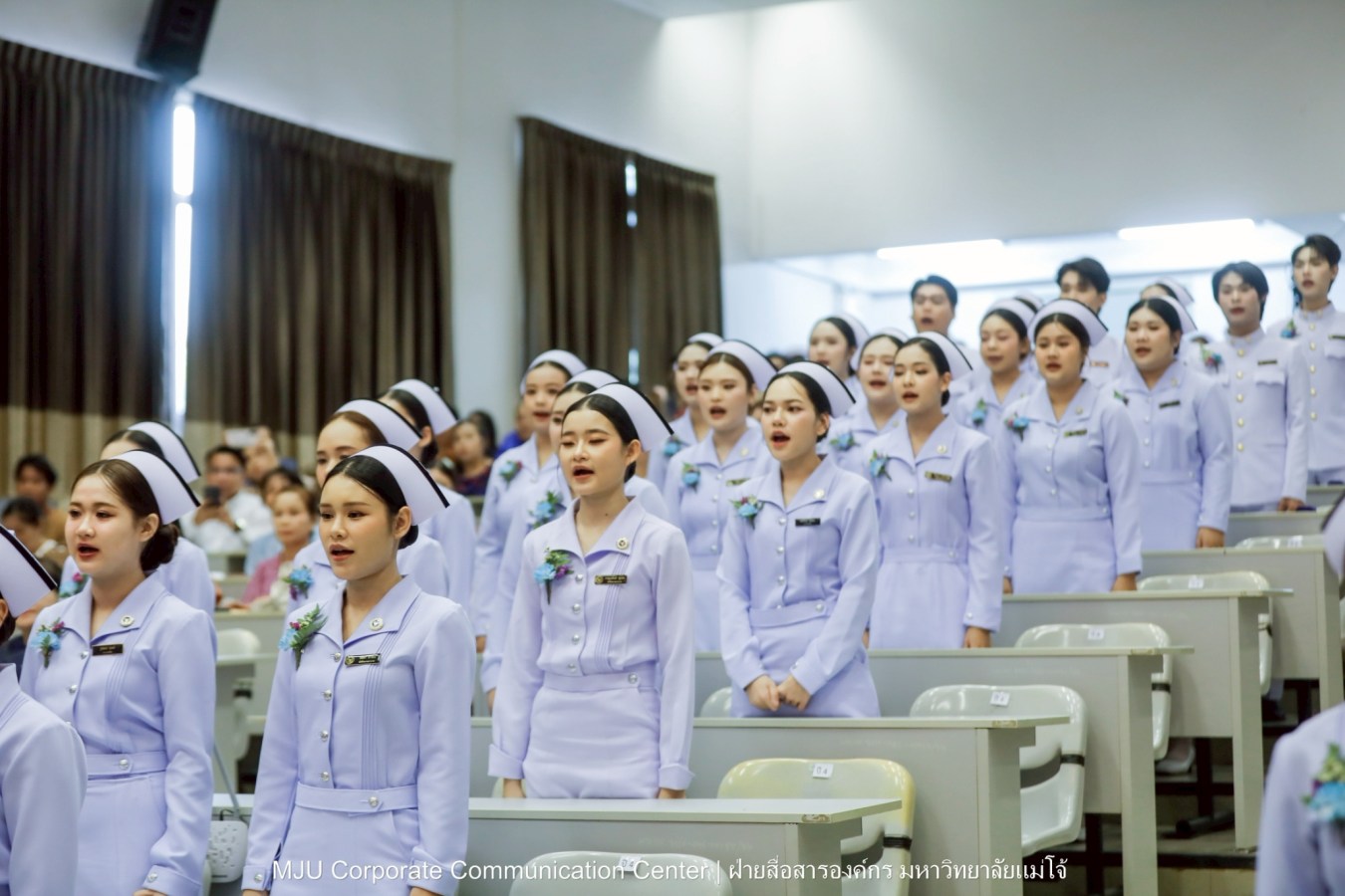 พยาบาลแม่โจ้ รุ่น 1 ประดับแถบหมวก-รับเข็มวิทยฐานะ พร้อมก้าวสู่พยาบาลวิชาชีพอย่างเป็นทางการ