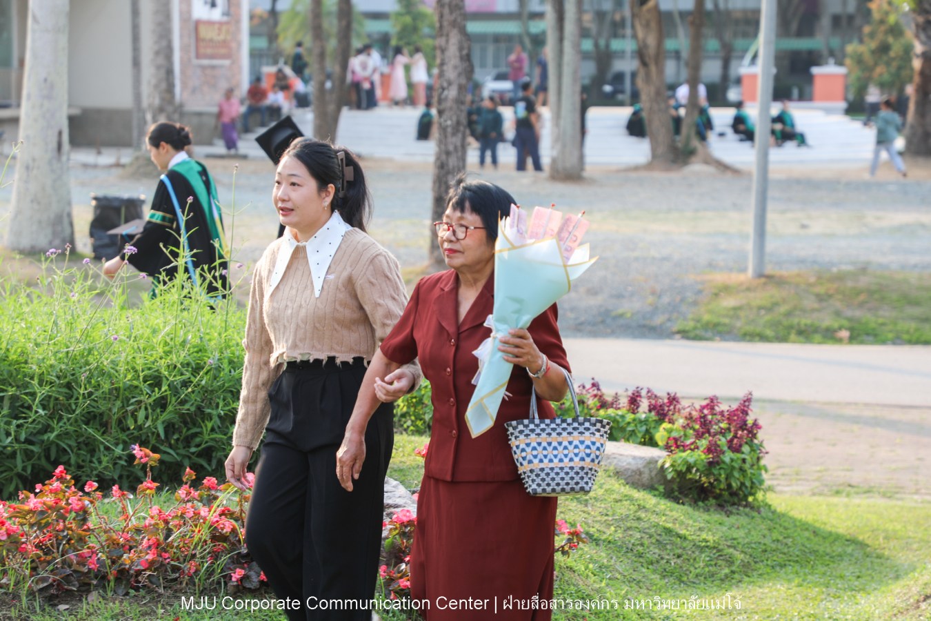 บรรยากาศ พิธีพระราชทานปริญญาบัตร มหาวิทยาลัยแม่โจ้ ประจำปีการศึกษา2567-2568 ครั้งที่ 48  ในวันที่ 19 กุมภาพันธ์ พ.ศ.2569 ณ ศูนย์กีฬาเฉลิมพระเกียรติ มหาวิทยาลัยแม่โจ้