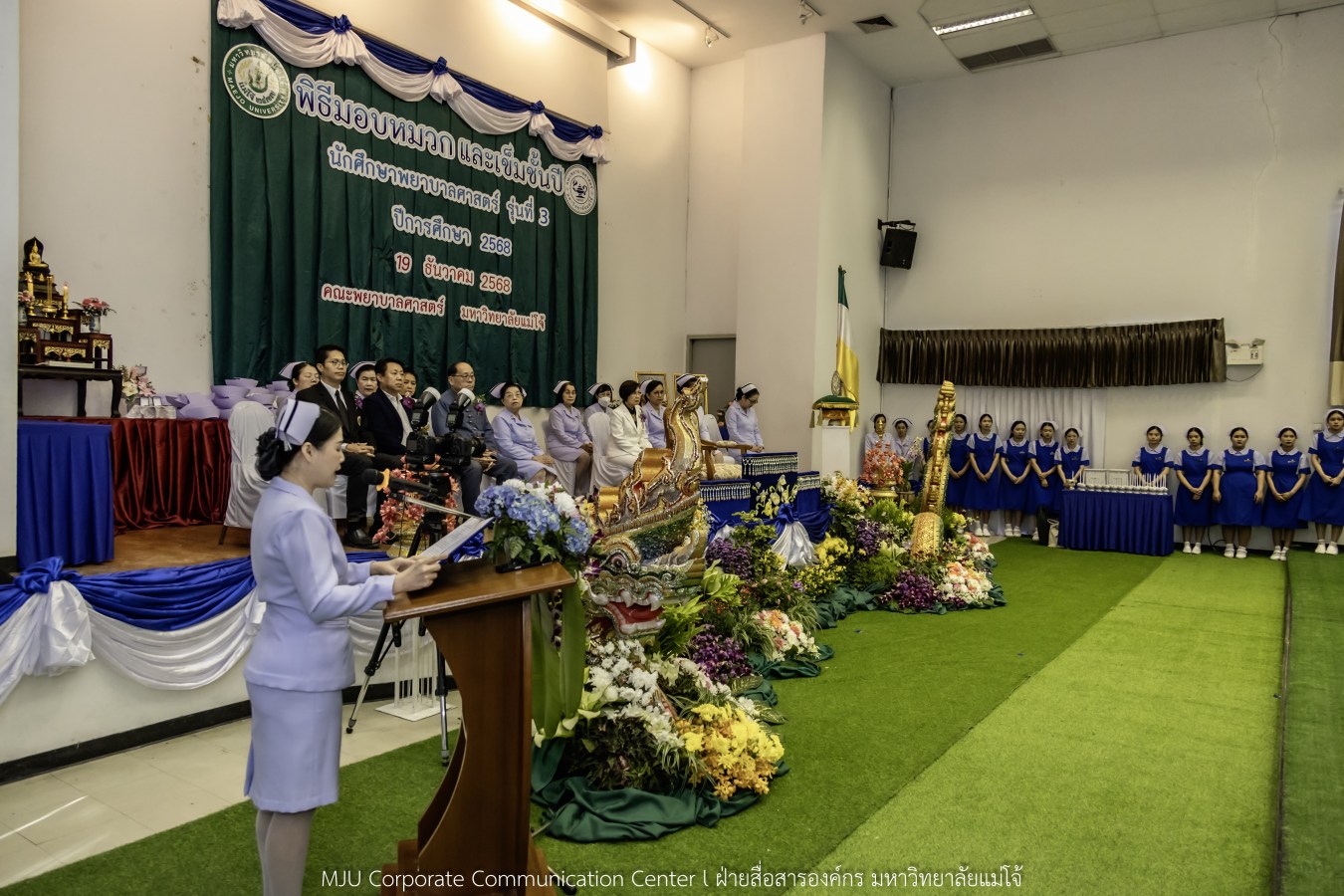 พยาบาลแม่โจ้ รุ่นที่ 3  รับหมวก เข็มเลื่อนชั้นปี และตะเกียงไนติงเกล เตรียมพร้อมออกฝึกปฏิบัติการจริงในสถานพยาบาล