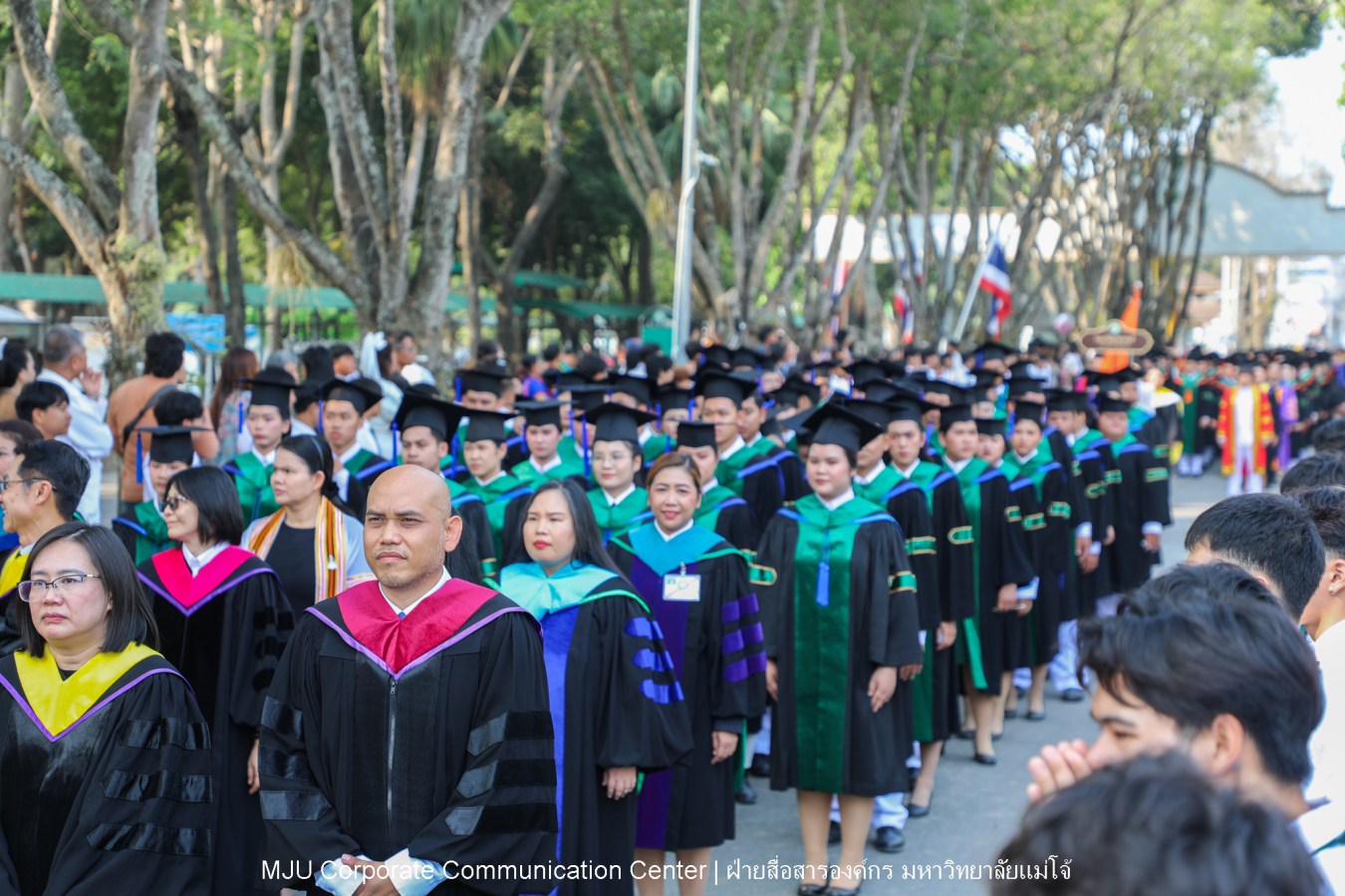 บรรยากาศ พิธีพระราชทานปริญญาบัตร มหาวิทยาลัยแม่โจ้ ประจำปีการศึกษา2567-2568 ครั้งที่ 48  ในวันที่ 19 กุมภาพันธ์ พ.ศ.2569 ณ ศูนย์กีฬาเฉลิมพระเกียรติ มหาวิทยาลัยแม่โจ้