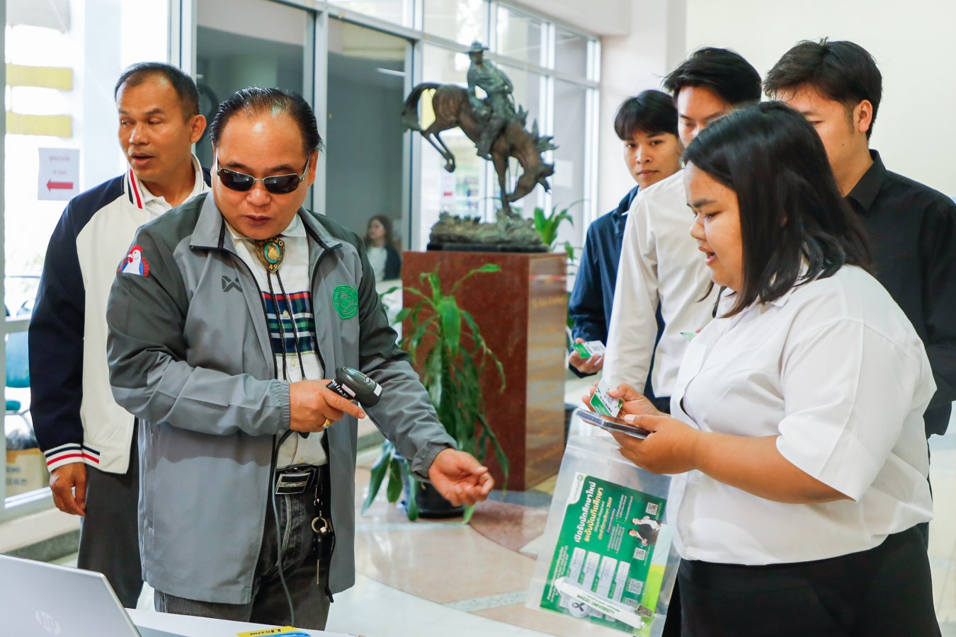 Congratulations    บรรยากาศ      บัณฑิตแม่โจ้ รายงานตัวเตรียมเข้าพิธีพระราชทานปริญญาบัตร ครั้งที่ 48