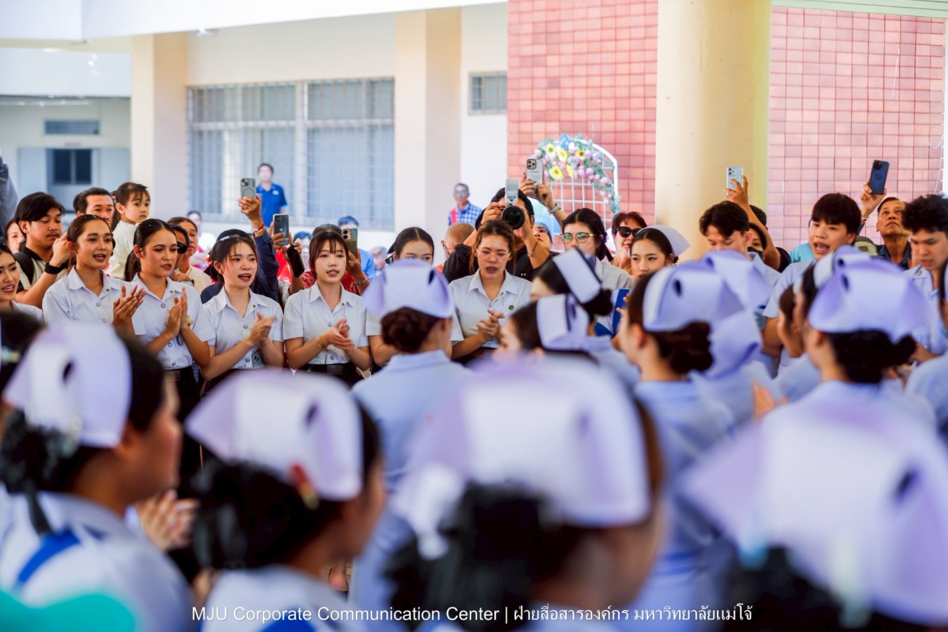 พยาบาลแม่โจ้ รุ่น 1 ประดับแถบหมวก-รับเข็มวิทยฐานะ พร้อมก้าวสู่พยาบาลวิชาชีพอย่างเป็นทางการ