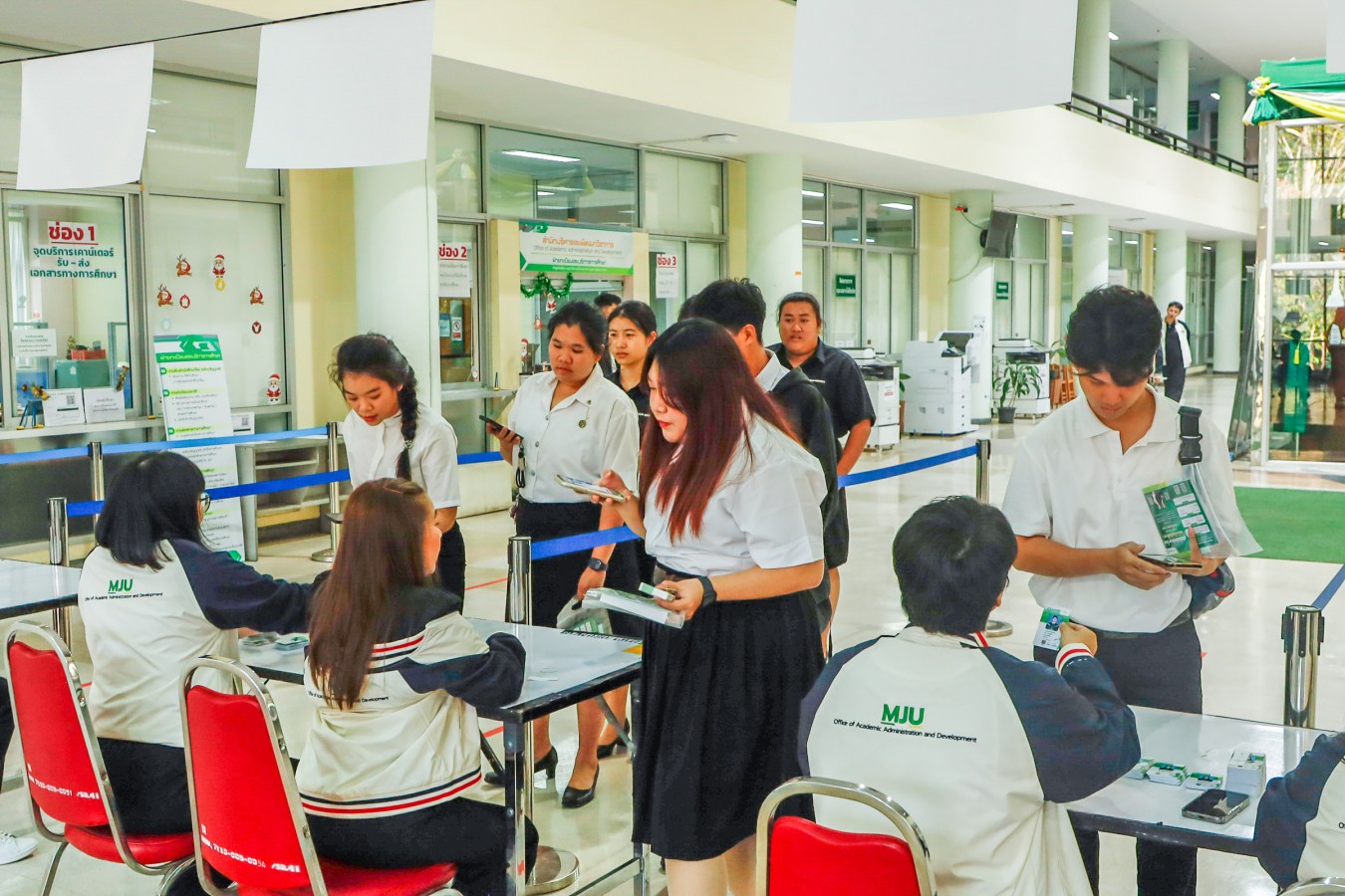 Congratulations    บรรยากาศ      บัณฑิตแม่โจ้ รายงานตัวเตรียมเข้าพิธีพระราชทานปริญญาบัตร ครั้งที่ 48