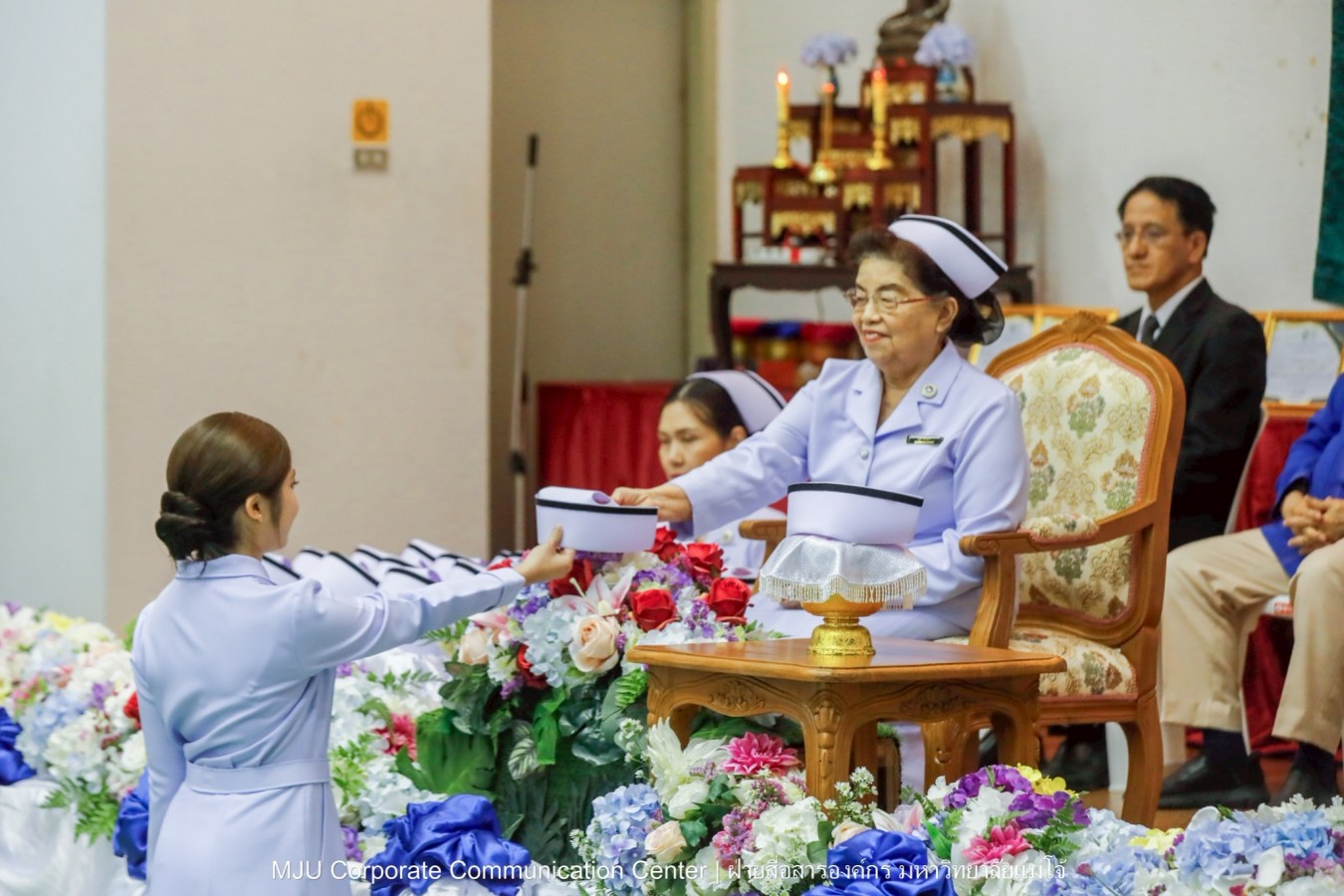 พยาบาลแม่โจ้ รุ่น 1 ประดับแถบหมวก-รับเข็มวิทยฐานะ พร้อมก้าวสู่พยาบาลวิชาชีพอย่างเป็นทางการ