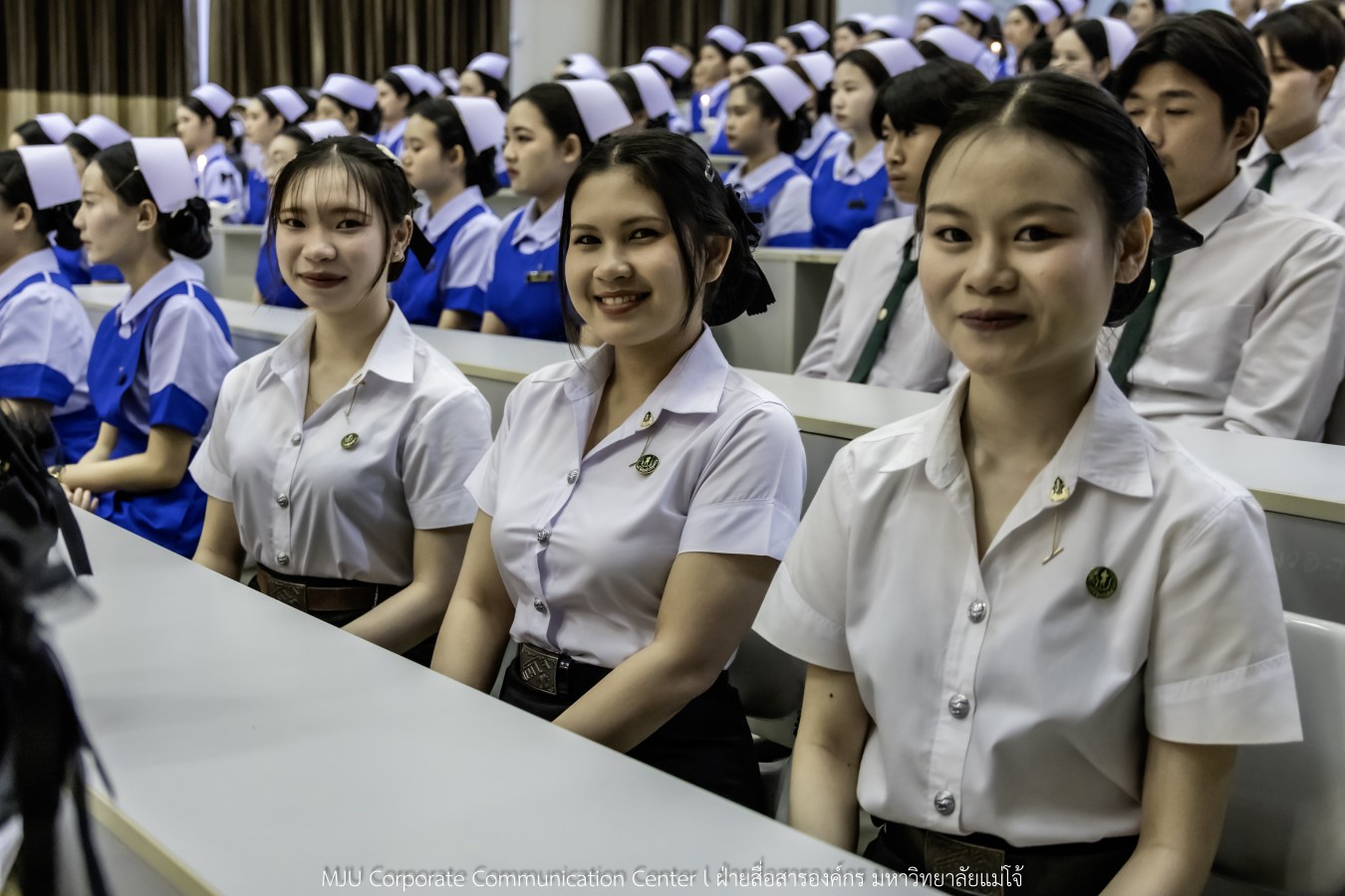 พยาบาลแม่โจ้ รุ่นที่ 3  รับหมวก เข็มเลื่อนชั้นปี และตะเกียงไนติงเกล เตรียมพร้อมออกฝึกปฏิบัติการจริงในสถานพยาบาล