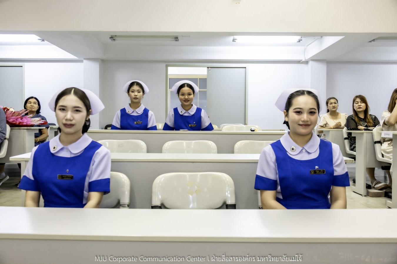 พยาบาลแม่โจ้ รุ่นที่ 3  รับหมวก เข็มเลื่อนชั้นปี และตะเกียงไนติงเกล เตรียมพร้อมออกฝึกปฏิบัติการจริงในสถานพยาบาล