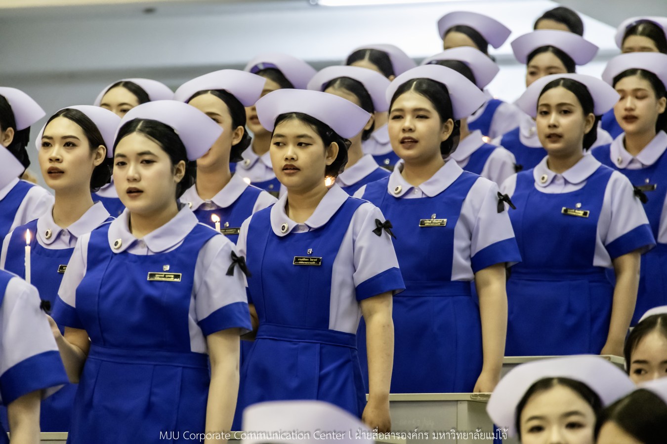 พยาบาลแม่โจ้ รุ่นที่ 3  รับหมวก เข็มเลื่อนชั้นปี และตะเกียงไนติงเกล เตรียมพร้อมออกฝึกปฏิบัติการจริงในสถานพยาบาล