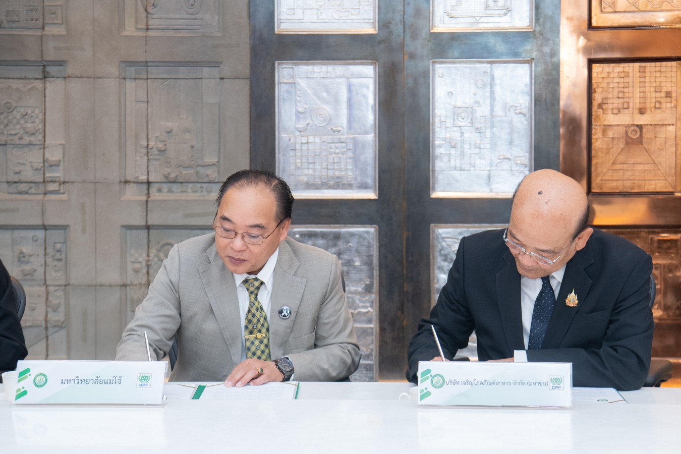 มหาวิทยาลัยแม่โจ้ ลงนามความร่วมมือโครงการเลี้ยงกุ้ง ร่วม บริษัท เจริญโภคภัณฑ์อาหาร จำกัด (มหาชน) ยกระดับงานวิจัยและพัฒนากำลังคนสู่มาตรฐานอุตสาหกรรมอย่างยั่งยืน