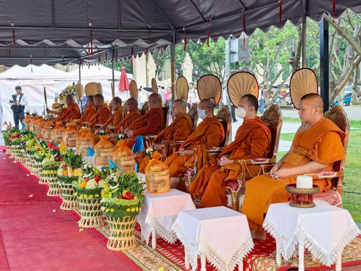 มหาวิทยาลัยแม่โจ้ ร่วมพิธีทำบุญตักบาตร ในงานสมโภช 730 ปี สถาปนาเมืองเชียงใหม่