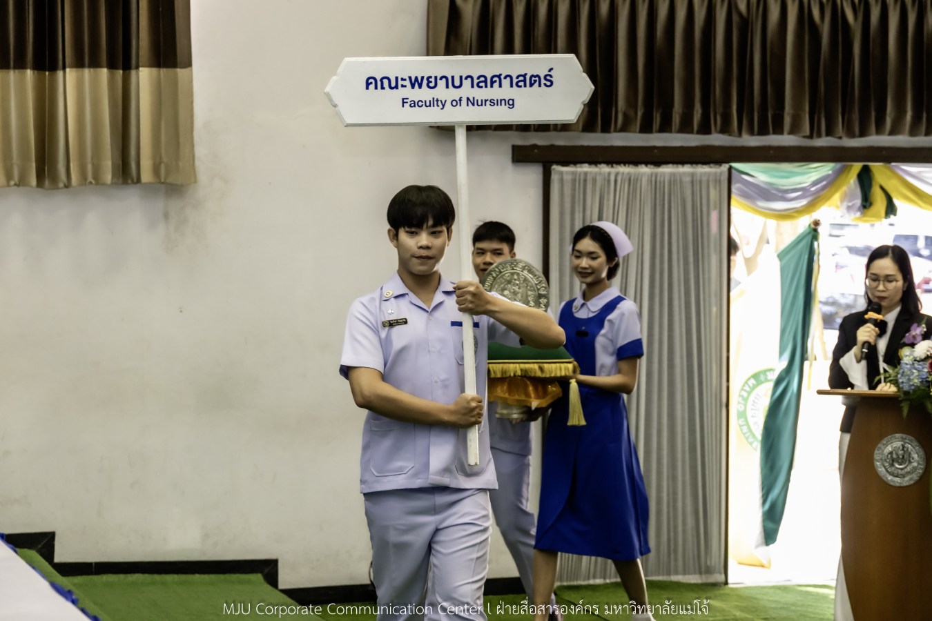 พยาบาลแม่โจ้ รุ่นที่ 3  รับหมวก เข็มเลื่อนชั้นปี และตะเกียงไนติงเกล เตรียมพร้อมออกฝึกปฏิบัติการจริงในสถานพยาบาล