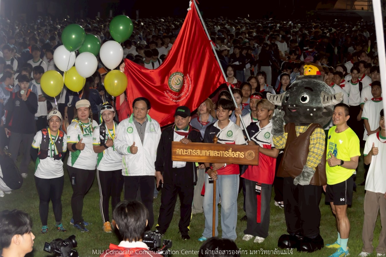 10 กิโลแห่งรอยยิ้ม ประเพณี เดินวิ่ง แม่โจ้ – สันทราย  ชาวสันทราย รุ่นพี่ ศิษย์เก่า  ร่วมต้อนรับอินทนิลช่อที่ 91 กว่า 6,200 คน อย่างอบอุ่น
