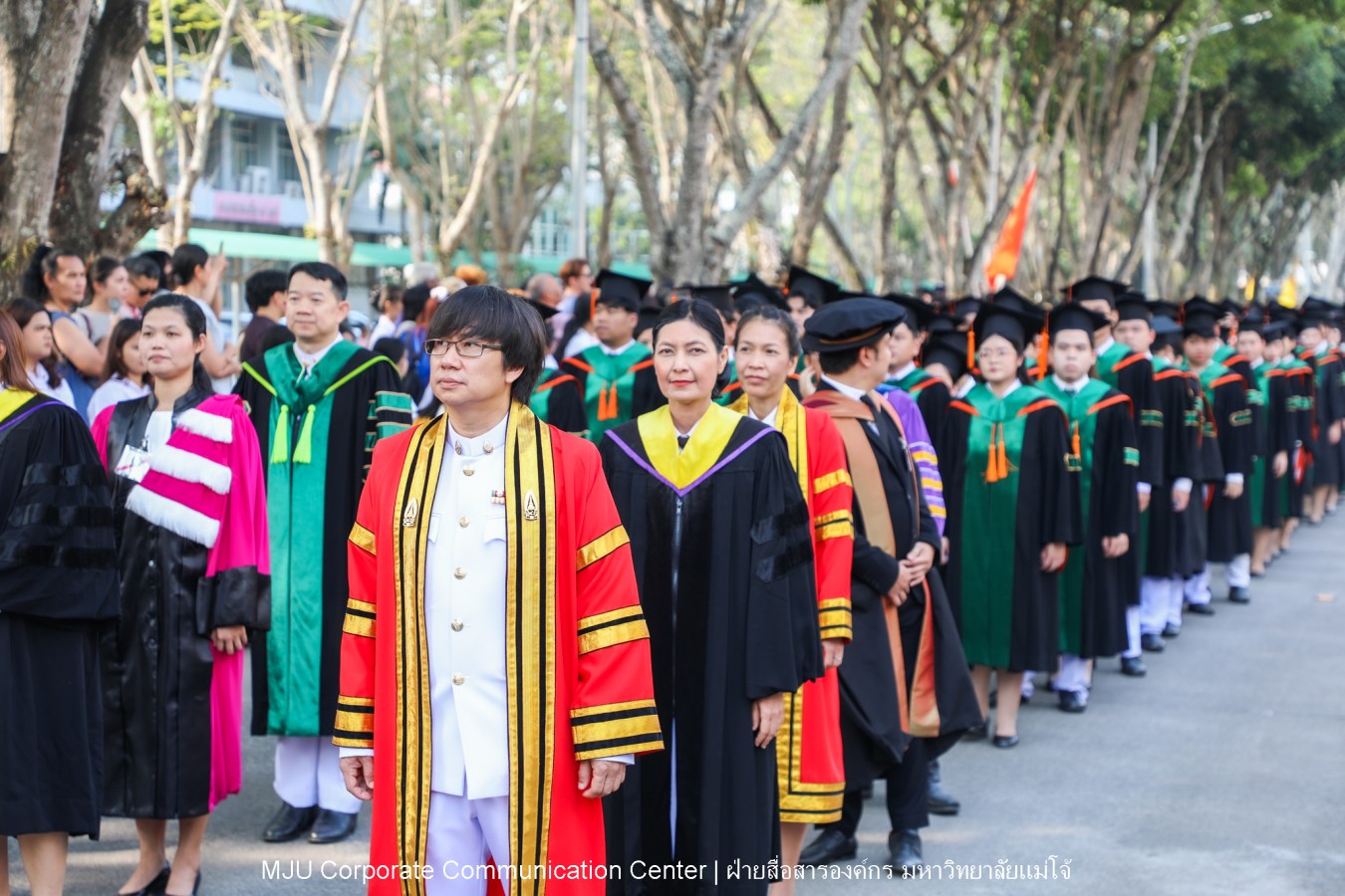 บรรยากาศ พิธีพระราชทานปริญญาบัตร มหาวิทยาลัยแม่โจ้ ประจำปีการศึกษา2567-2568 ครั้งที่ 48  ในวันที่ 19 กุมภาพันธ์ พ.ศ.2569 ณ ศูนย์กีฬาเฉลิมพระเกียรติ มหาวิทยาลัยแม่โจ้