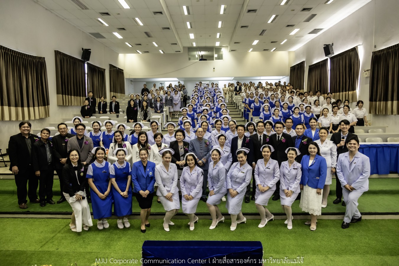 พยาบาลแม่โจ้ รุ่นที่ 3  รับหมวก เข็มเลื่อนชั้นปี และตะเกียงไนติงเกล เตรียมพร้อมออกฝึกปฏิบัติการจริงในสถานพยาบาล