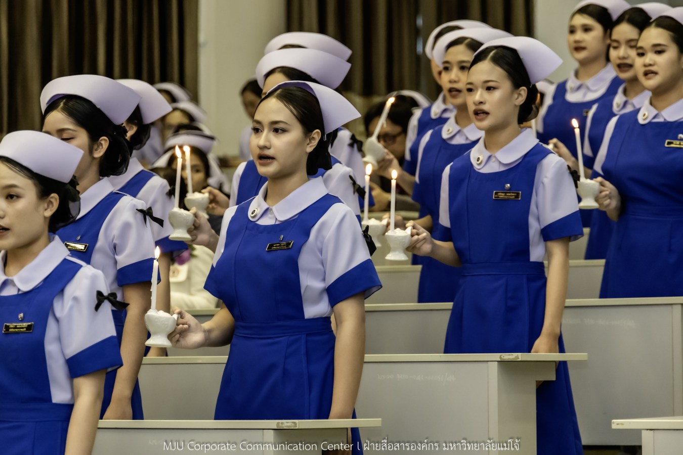 พยาบาลแม่โจ้ รุ่นที่ 3  รับหมวก เข็มเลื่อนชั้นปี และตะเกียงไนติงเกล เตรียมพร้อมออกฝึกปฏิบัติการจริงในสถานพยาบาล