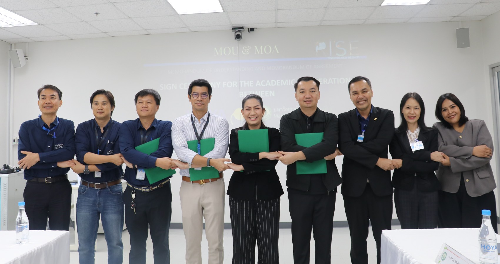 คณะวิทยาศาสตร์ มหาวิทยาลัยแม่โจ้ จับมือ บริษัท โฮยา ลำพูน จำกัด (HLAM)  ร่วมวิจัยรีไซเคิลเศษพลาสติก มุ่งเป้าความยั่งยืนตามแนวคิด ESG