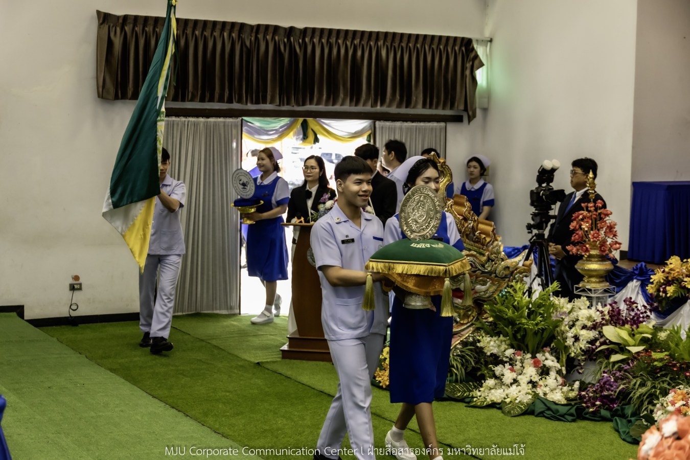 พยาบาลแม่โจ้ รุ่นที่ 3  รับหมวก เข็มเลื่อนชั้นปี และตะเกียงไนติงเกล เตรียมพร้อมออกฝึกปฏิบัติการจริงในสถานพยาบาล