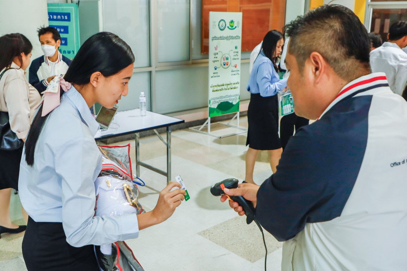 Congratulations    บรรยากาศ      บัณฑิตแม่โจ้ รายงานตัวเตรียมเข้าพิธีพระราชทานปริญญาบัตร ครั้งที่ 48
